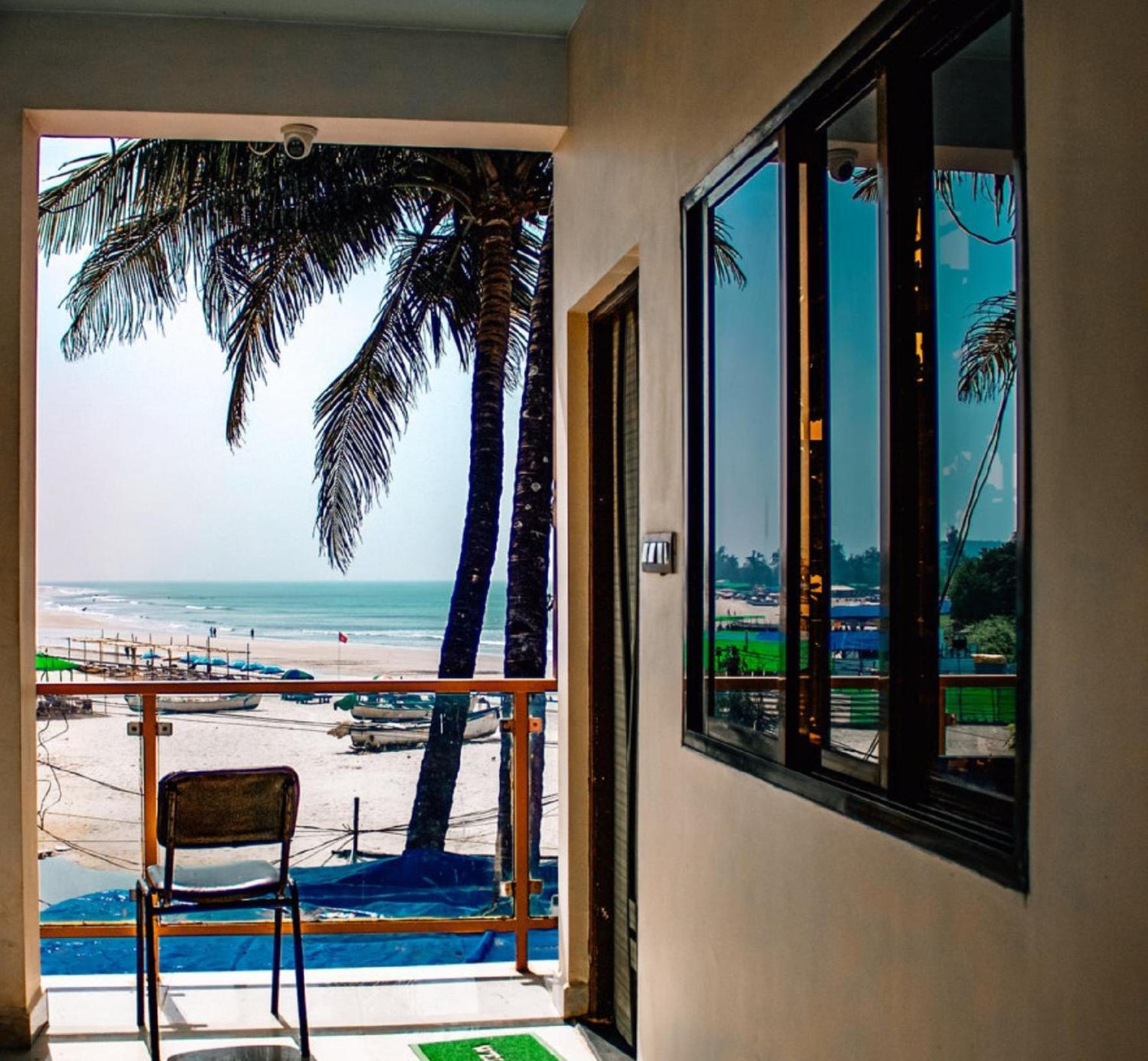 This Is It Beachfront - Rooms, Cafe & Events Arambol Kültér fotó