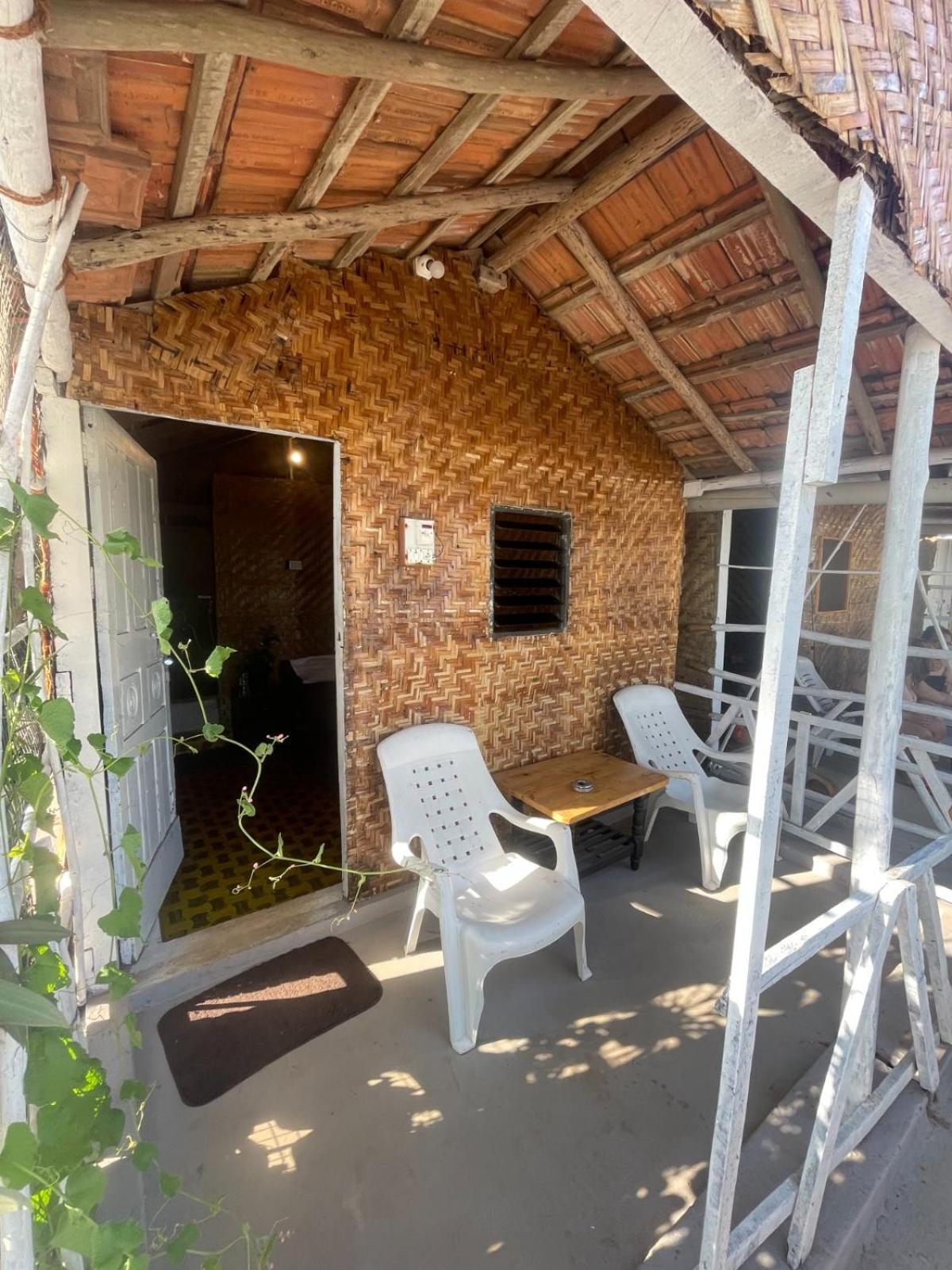 This Is It Beachfront - Rooms, Cafe & Events Arambol Kültér fotó