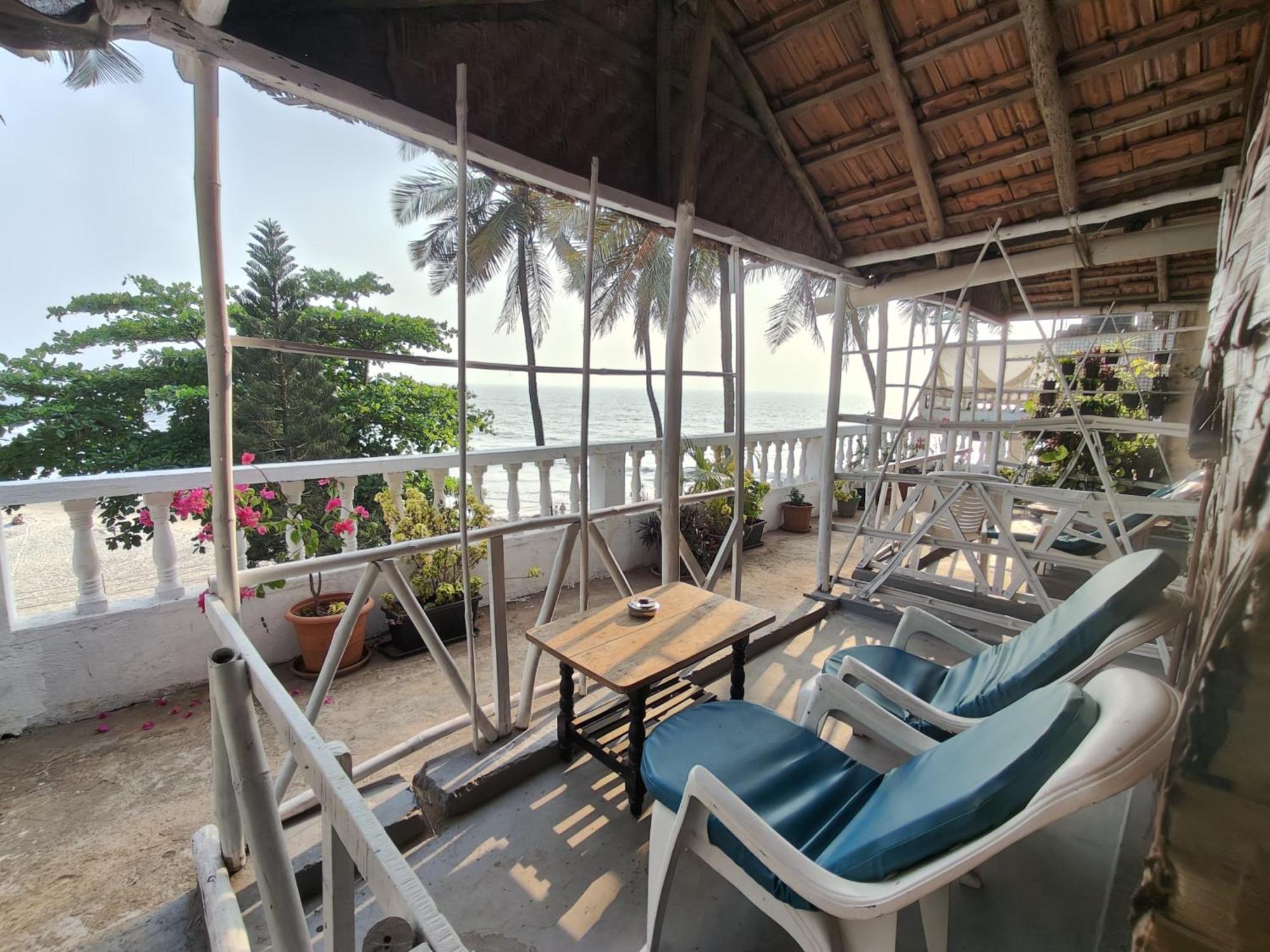 This Is It Beachfront - Rooms, Cafe & Events Arambol Kültér fotó