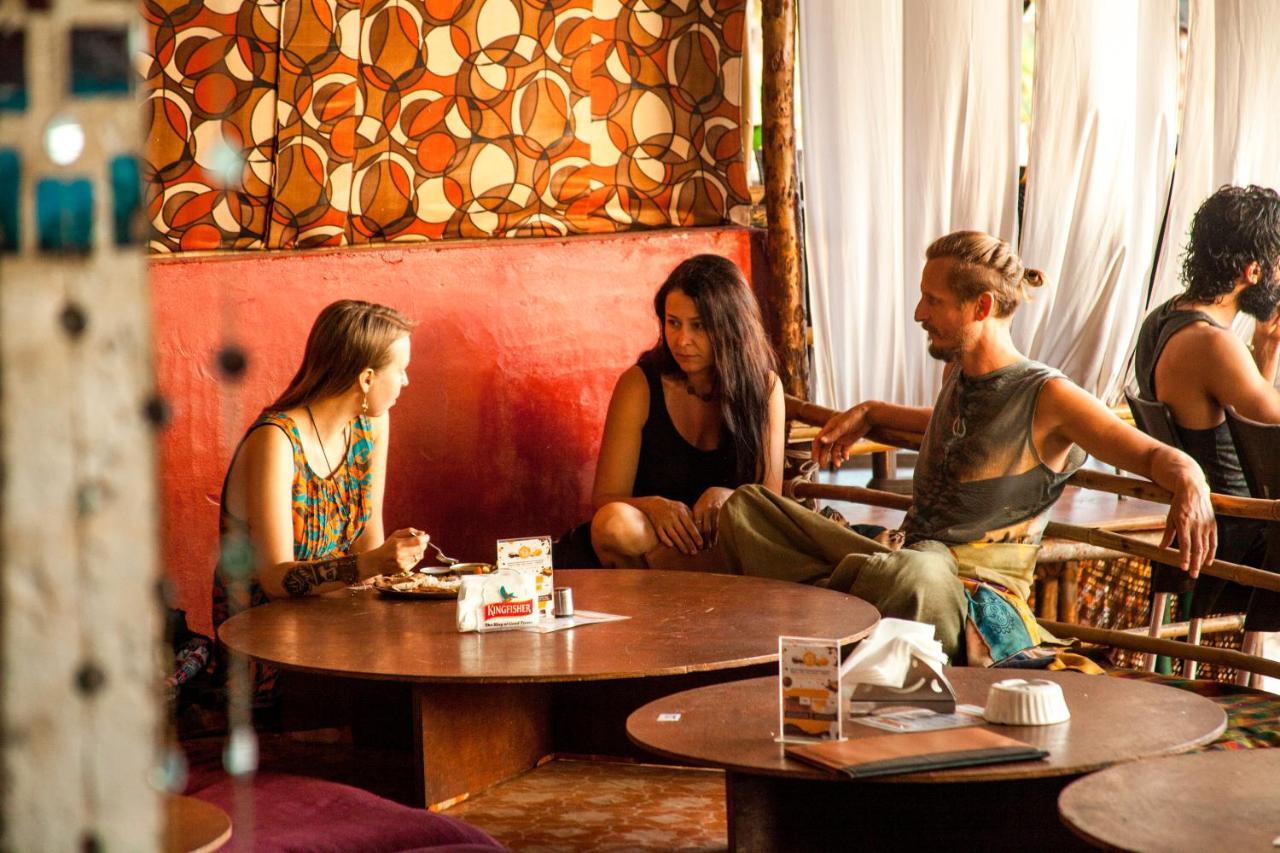 This Is It Beachfront - Rooms, Cafe & Events Arambol Kültér fotó